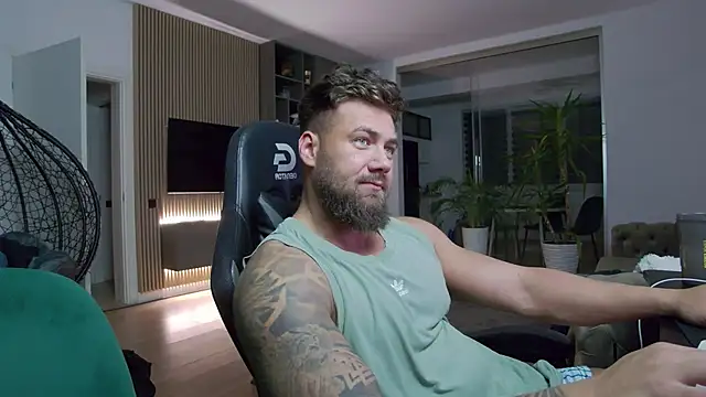 Snapshot of UbbeViking chatting on 02/12/25, 08:29 UbbeViking online show from 02/12/25, 08:29