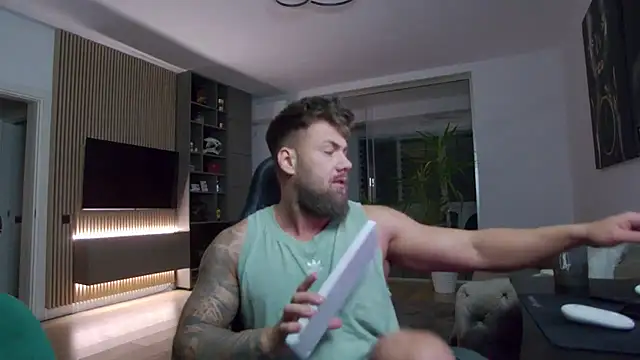 Snapshot of UbbeViking chatting on 02/13/25, 08:03 UbbeViking online show from 02/13/25, 08:03