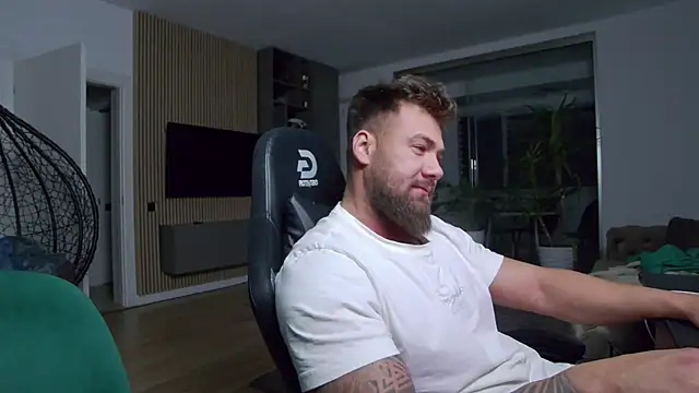 Snapshot of UbbeViking chatting on 02/14/25, 07:44 UbbeViking online show from 02/14/25, 07:44