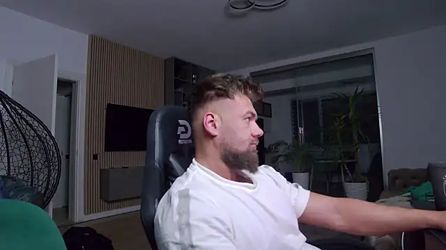 Snapshot of UbbeViking chatting on 02/15/25, 07:06 UbbeViking online show from 02/15/25, 07:06