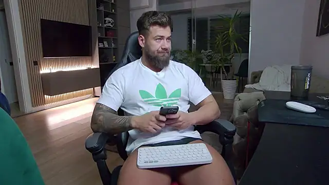 Snapshot of UbbeViking chatting on 02/24/25, 07:41 UbbeViking online show from 02/24/25, 07:41