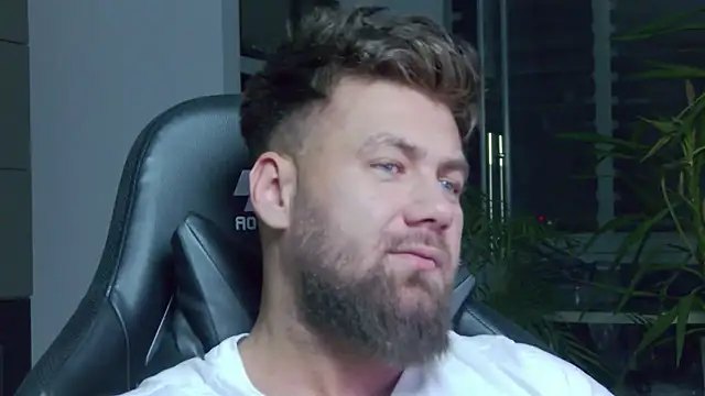 Snapshot of UbbeViking chatting on 03/02/25, 11:31 UbbeViking online show from 03/02/25, 11:31