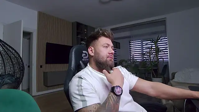 Snapshot of UbbeViking chatting on 03/04/25, 04:20 UbbeViking online show from 03/04/25, 04:20