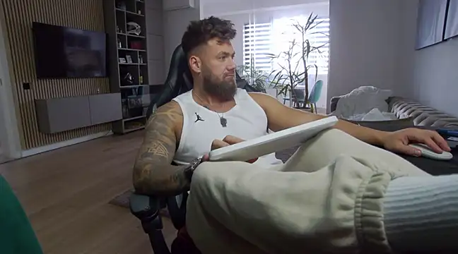 Snapshot of UbbeViking chatting on 03/10/25, 03:20 UbbeViking online show from 03/10/25, 03:20