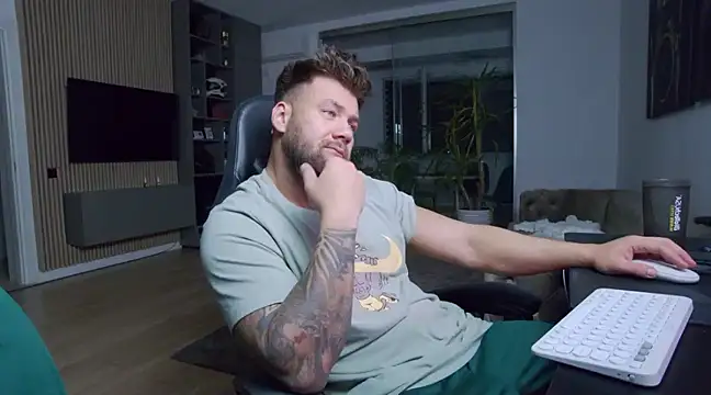 Snapshot of UbbeViking chatting on 03/11/25, 07:14 UbbeViking online show from 03/11/25, 07:14