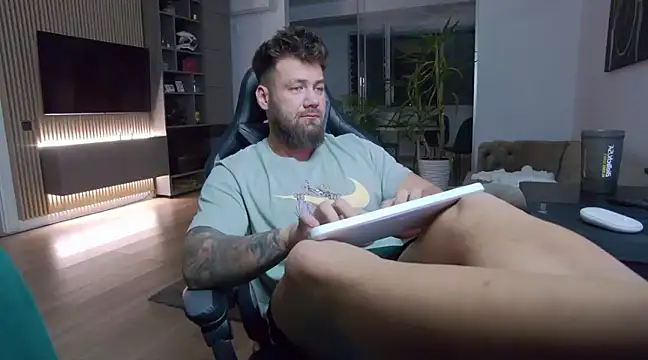 Snapshot of UbbeViking chatting on 03/11/25, 10:20 UbbeViking online show from 03/11/25, 10:20