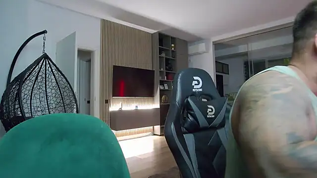 Snapshot of UbbeViking chatting on 10/05/25, 05:11 UbbeViking online show from 10/05/25, 05:11