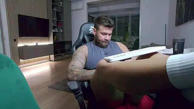 Snapshot of UbbeViking chatting on 11/09/25, 07:12 UbbeViking online show from 11/09/25, 07:12