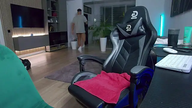 Snapshot of UbbeViking chatting on 11/13/25, 05:34 UbbeViking online show from 11/13/25, 05:34