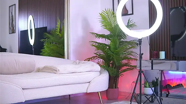 Abbela White online show from 06/17/26, 05:43