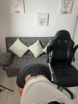 Megan lu2 online show from 11/20/25, 11:54