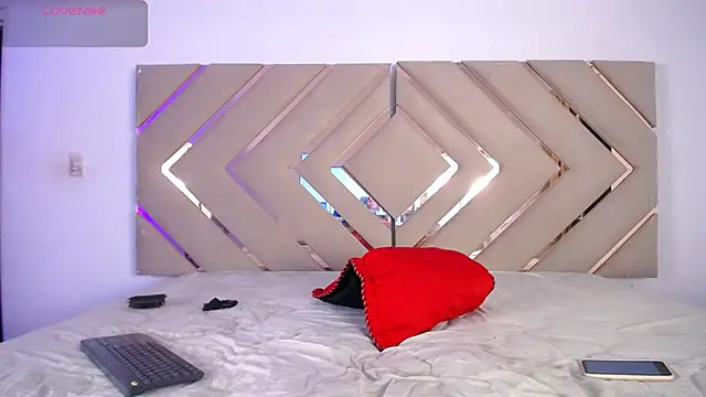 Snapshot of Raven_foxter1 chatting on 12/23/24, 11:06 Raven foxter1 online show from 12/23/24, 11:06