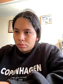 Snapshot of moncerrat_luna chatting on 10/16/25, 10:11 moncerrat luna online show from 10/16/25, 10:11