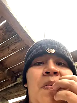 Snapshot of moncerrat_luna chatting on 11/15/25, 07:32 moncerrat luna online show from 11/15/25, 07:32