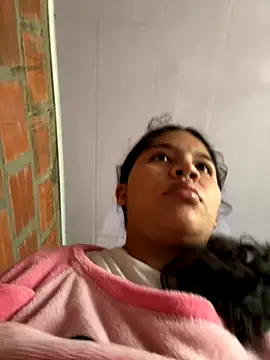 Snapshot of moncerrat_luna chatting on 11/17/25, 02:34 moncerrat luna online show from 11/17/25, 02:34