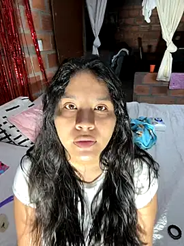 Snapshot of moncerrat_luna chatting on 11/25/25, 10:10 moncerrat luna online show from 11/25/25, 10:10