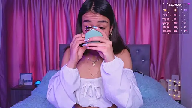 Emiily Scott1 online show from 12/05/25, 02:47