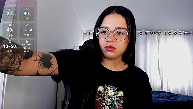 aliice walker  online show from 11/04/25, 04:28