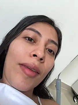 Snapshot of Sophie__Foxxx chatting on 02/05/25, 12:38 Sophie Foxxx online show from 02/05/25, 12:38