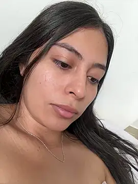 Snapshot of Sophie__Foxxx chatting on 03/07/25, 01:29 Sophie Foxxx online show from 03/07/25, 01:29