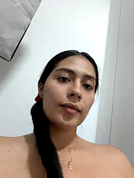 Snapshot of Sophie__Foxxx chatting on 10/13/25, 01:16 Sophie Foxxx online show from 10/13/25, 01:16