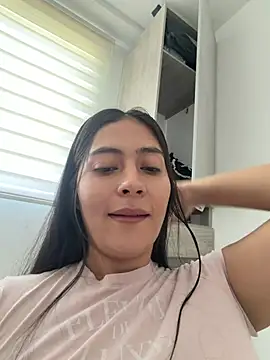 Snapshot of Sophie__Foxxx chatting on 06/28/26, 03:40 Sophie Foxxx online show from 06/28/26, 03:40