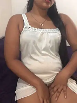 Snapshot of Rose_Olivia chatting on 12/20/24, 03:00 Rose Olivia online show from 12/20/24, 03:00