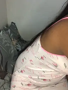 Snapshot of Rose_Olivia chatting on 01/14/25, 12:56 Rose Olivia online show from 01/14/25, 12:56