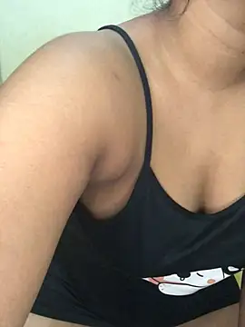 Snapshot of Rose_Olivia chatting on 02/25/25, 05:25 Rose Olivia online show from 02/25/25, 05:25