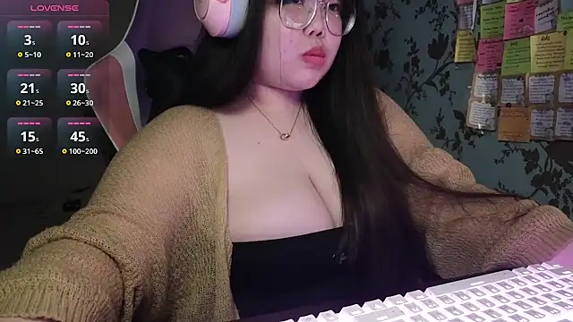 Snapshot of ANNELIESE_ chatting on 12/04/24, 08:18 ANNELIESE online show from 12/04/24, 08:18