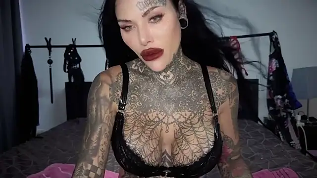 claudiacvc95 online show from 03/05/26, 05:36