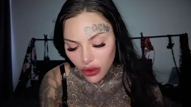 claudiacvc95 online show from 04/18/26, 08:18