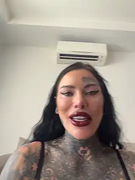 claudiacvc95 online show from 06/20/26, 07:00