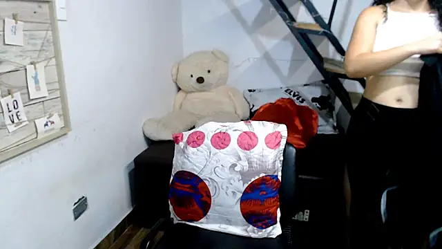 Snapshot of samantha_baby_ chatting on 02/16/25, 03:04 samantha baby online show from 02/16/25, 03:04