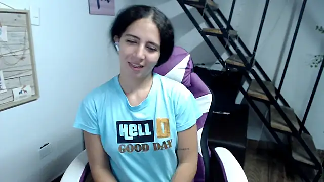 Snapshot of samantha_baby_ chatting on 11/17/25, 04:35 samantha baby online show from 11/17/25, 04:35