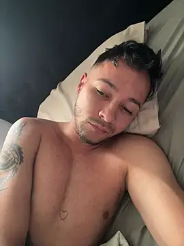 Snapshot of camilo_gonzalez02 chatting on 12/26/24, 11:43 camilo gonzalez02 online show from 12/26/24, 11:43