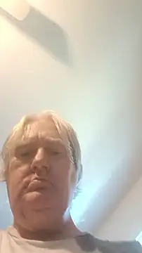 Snapshot of graham1980 chatting on 11/13/25, 05:12 graham1980 online show from 11/13/25, 05:12