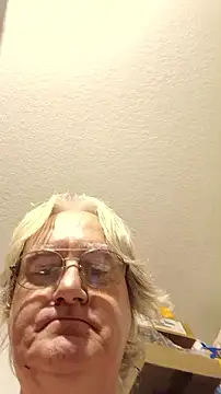 Snapshot of graham1980 chatting on 11/30/25, 02:26 graham1980 online show from 11/30/25, 02:26