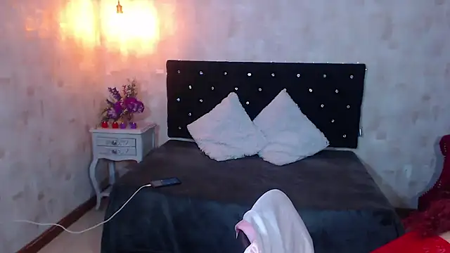 Snapshot of IsabelaLatina chatting on 06/10/26, 07:07 IsabelaLatina online show from 06/10/26, 07:07
