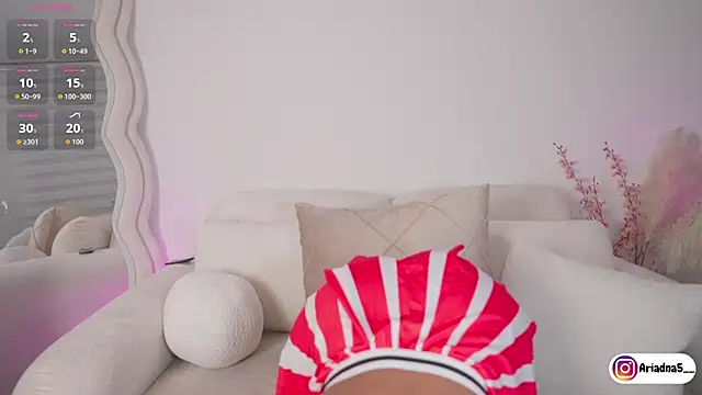 Snapshot of Ariadna5 chatting on 11/30/25, 04:49 Ariadna5 online show from 11/30/25, 04:49