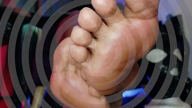 Snapshot of MistressMeg4n chatting on 09/29/25, 12:43 MistressMeg4n online show from 09/29/25, 12:43