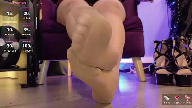 Snapshot of MistressMeg4n chatting on 11/11/25, 09:37 MistressMeg4n online show from 11/11/25, 09:37