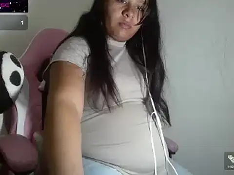 Snapshot of Charis_21 chatting on 12/17/24, 01:18 Charis 21 online show from 12/17/24, 01:18