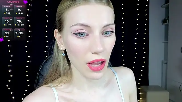 Snapshot of Lilianna_Just chatting on 01/12/25, 04:40 Lilianna Just online show from 01/12/25, 04:40