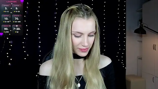 Snapshot of Lilianna_Just chatting on 02/23/25, 04:35 Lilianna Just online show from 02/23/25, 04:35