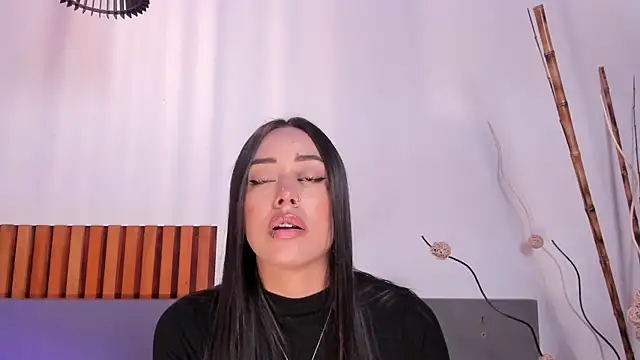 NoraDasilva online show from 03/31/26, 01:07