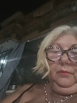 Snapshot of Merilulla chatting on 06/18/26, 10:47 Merilulla online show from 06/18/26, 10:47
