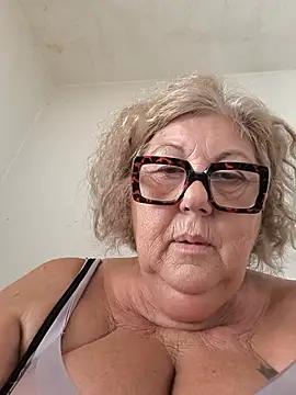 Snapshot of Merilulla chatting on 07/16/26, 12:11 Merilulla online show from 07/16/26, 12:11