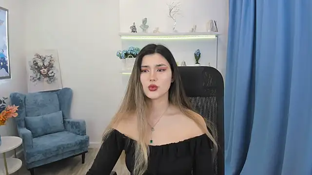 AnneTLi online show from 11/30/25, 03:32