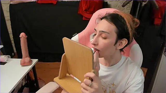 Mayala   online show from 04/03/26, 08:07